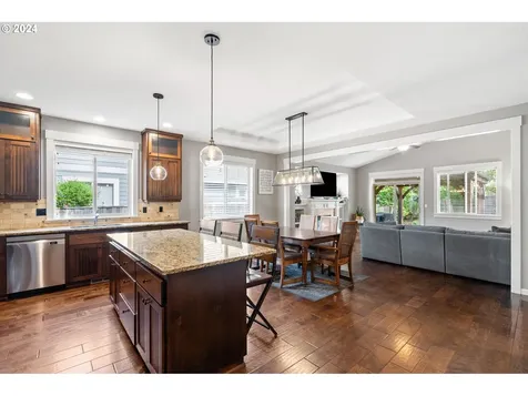 12430 Rogue River Way Oregon City OR 97045
