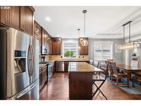 12430 Rogue River Way Oregon City OR 97045