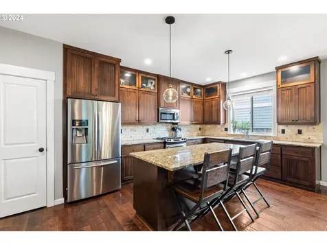 12430 Rogue River Way Oregon City OR 97045