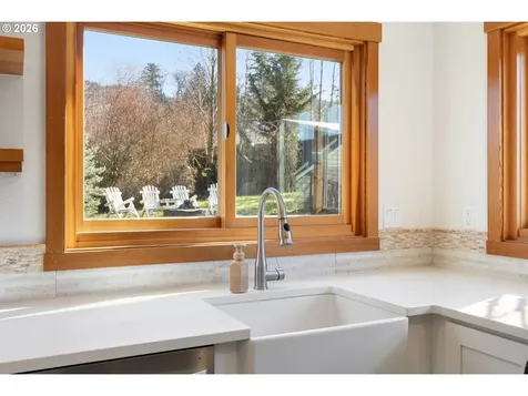 3225 Thomsen Road Hood River OR 97031