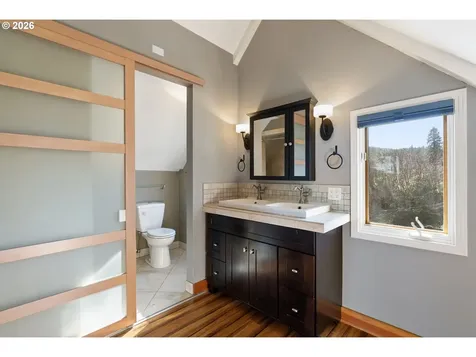 3225 Thomsen Road Hood River OR 97031