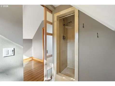 3225 Thomsen Road Hood River OR 97031