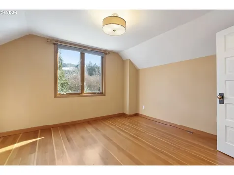 3225 Thomsen Road Hood River OR 97031