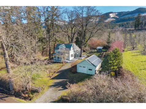 3225 Thomsen Road Hood River OR 97031