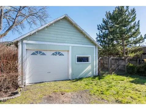 3225 Thomsen Road Hood River OR 97031