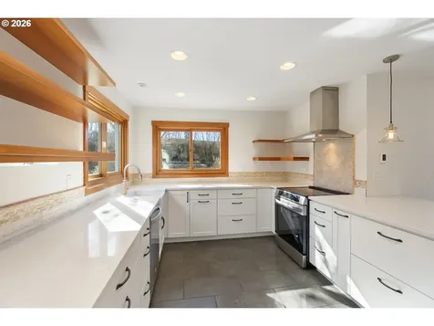 3225 Thomsen Road Hood River OR 97031