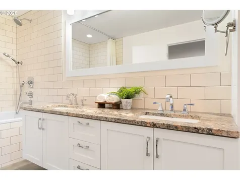 7238 SW 13th Avenue Portland OR 97219