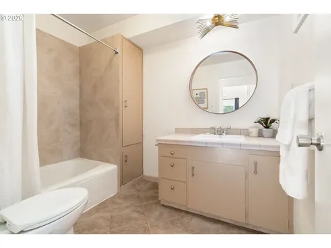 7238 SW 13th Avenue Portland OR 97219