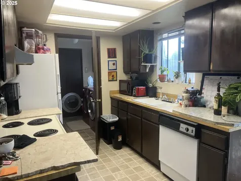 4554 Woodsboro Street Eugene OR 97402