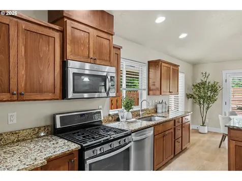 2545 Equestrian Loop S Salem OR 97302