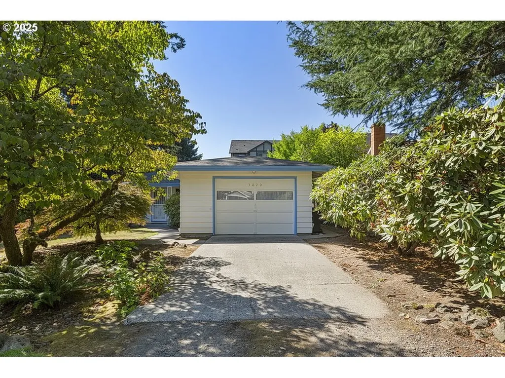 3020 SW Nebraska Street Portland OR 97239