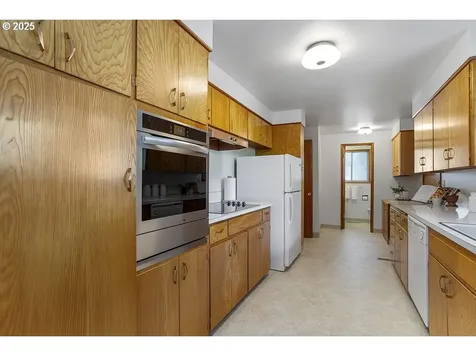 3020 SW Nebraska Street Portland OR 97239