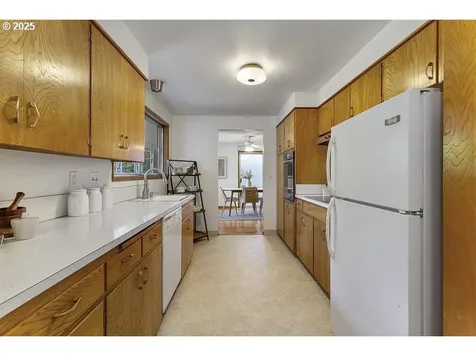 3020 SW Nebraska Street Portland OR 97239