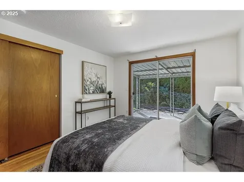 3020 SW Nebraska Street Portland OR 97239