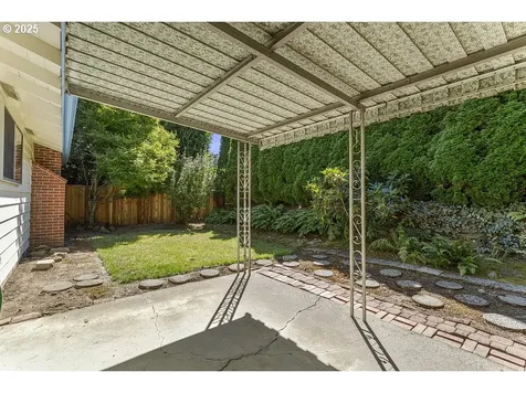 3020 SW Nebraska Street Portland OR 97239
