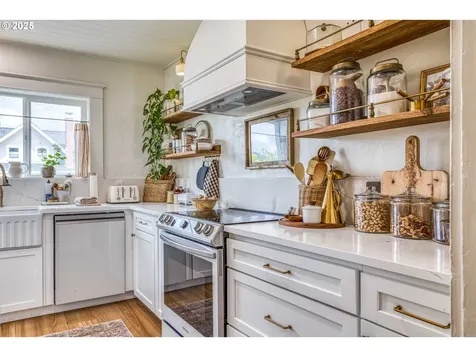 51 N Dean Street Coquille OR 97423
