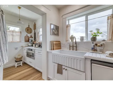 51 N Dean Street Coquille OR 97423