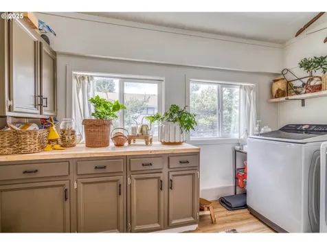 51 N Dean Street Coquille OR 97423