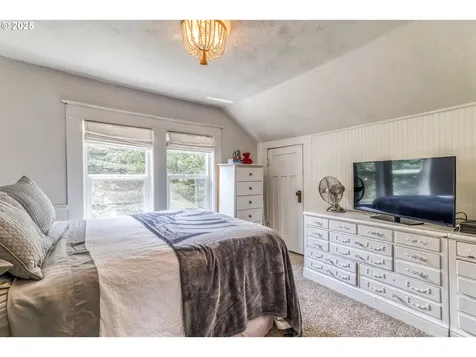 51 N Dean Street Coquille OR 97423