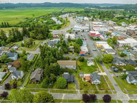 51 N Dean Street Coquille OR 97423