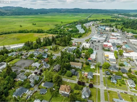 51 N Dean Street Coquille OR 97423