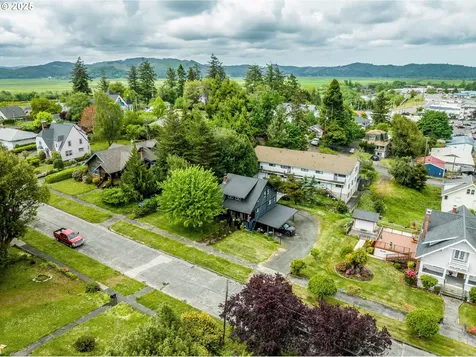 51 N Dean Street Coquille OR 97423