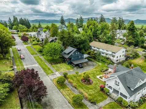 51 N Dean Street Coquille OR 97423