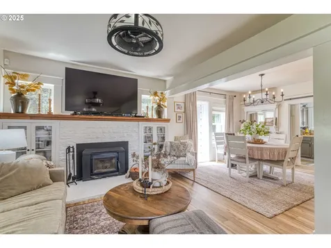 51 N Dean Street Coquille OR 97423