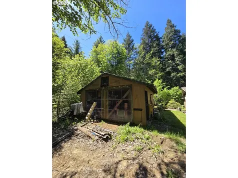 2505 Windy Creek Road Glendale OR 97442