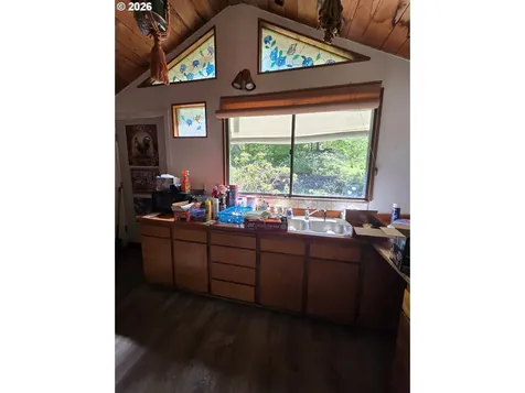 2505 Windy Creek Road Glendale OR 97442