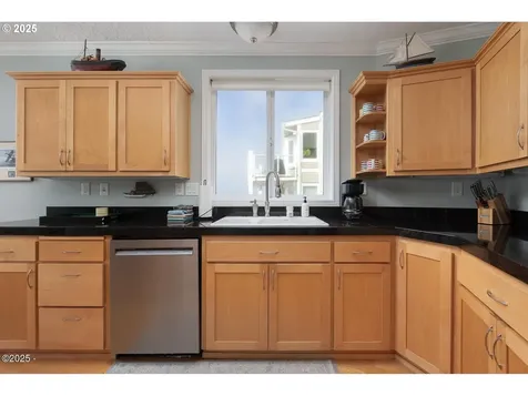 1113 N Highway 101 Depoe Bay OR 97341