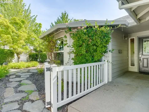142 SW Howard Drive Mcminnville OR 97128