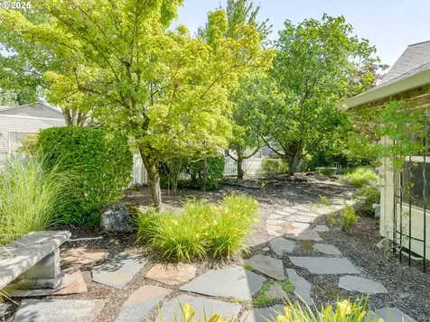 142 SW Howard Drive Mcminnville OR 97128