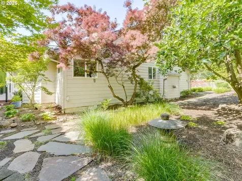 142 SW Howard Drive Mcminnville OR 97128