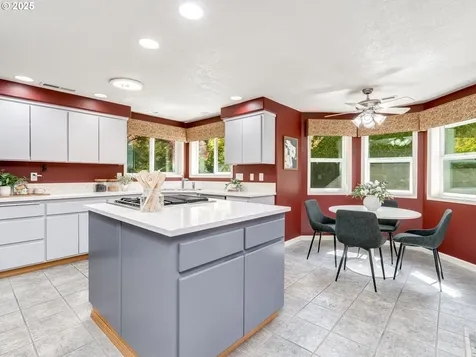 142 SW Howard Drive Mcminnville OR 97128