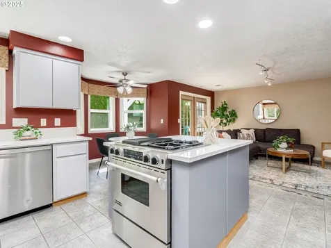 142 SW Howard Drive Mcminnville OR 97128