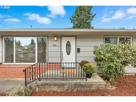 305 W Hereford Street Gladstone OR 97027