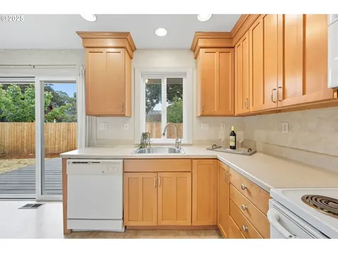 305 W Hereford Street Gladstone OR 97027