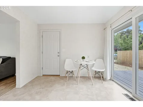 305 W Hereford Street Gladstone OR 97027
