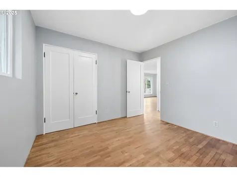 305 W Hereford Street Gladstone OR 97027