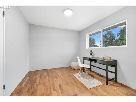 305 W Hereford Street Gladstone OR 97027