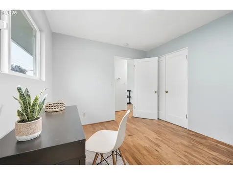 305 W Hereford Street Gladstone OR 97027