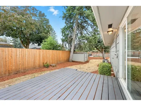 305 W Hereford Street Gladstone OR 97027