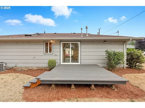 305 W Hereford Street Gladstone OR 97027