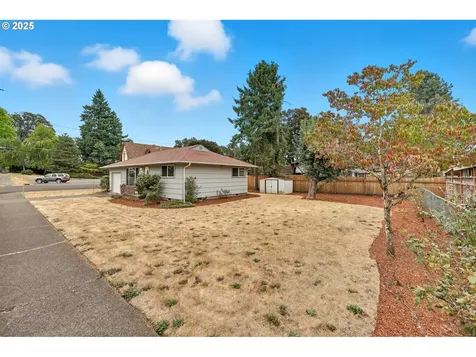305 W Hereford Street Gladstone OR 97027