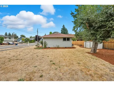 305 W Hereford Street Gladstone OR 97027