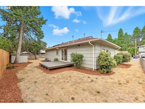 305 W Hereford Street Gladstone OR 97027