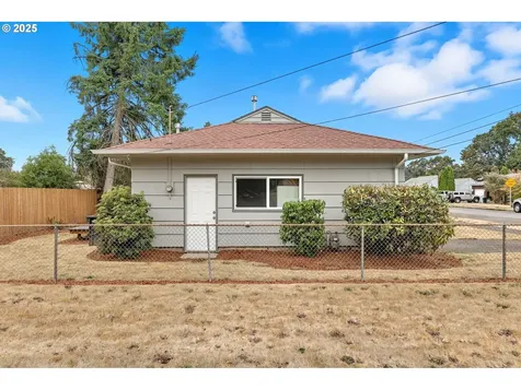 305 W Hereford Street Gladstone OR 97027