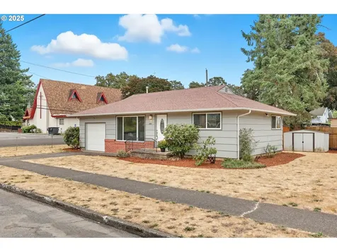 305 W Hereford Street Gladstone OR 97027