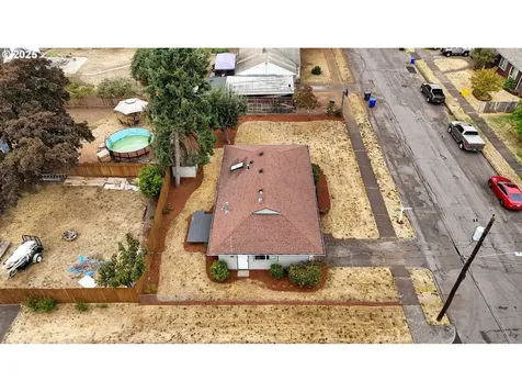 305 W Hereford Street Gladstone OR 97027
